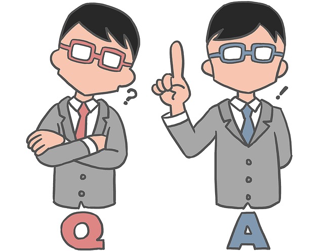 Q&Aのスーツ男性2人のイラスト