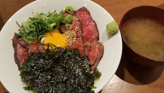 「焼肉ここから」ローストビーフ丼